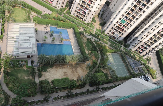 Charming 2-bedroom apartment with WiFi, AC in enchanting Noida, Free Parking