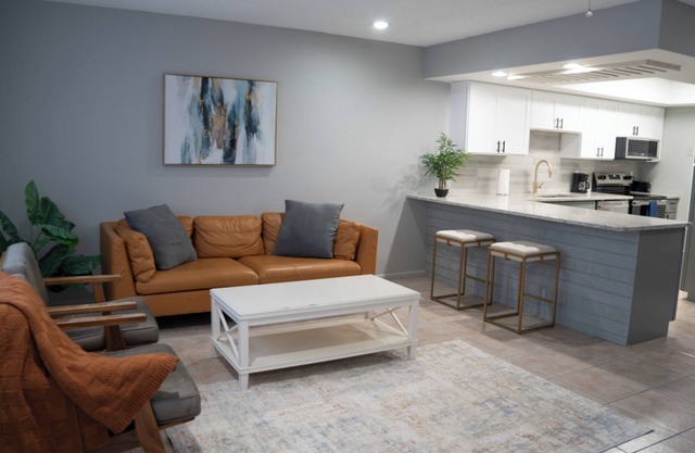 Charming 2-bedroom bungalow minutes to RSW, FGCU and Miramar Outlets