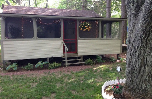 Charming 2-Bedroom Cottage with WiFi, AC in Quiet North Berkshire Location