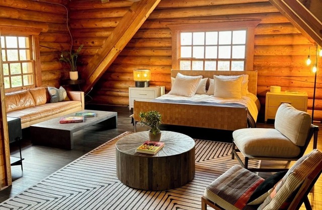 Charming 2-bedroom cabin with WiFi, AC in brilliant Tehachapi