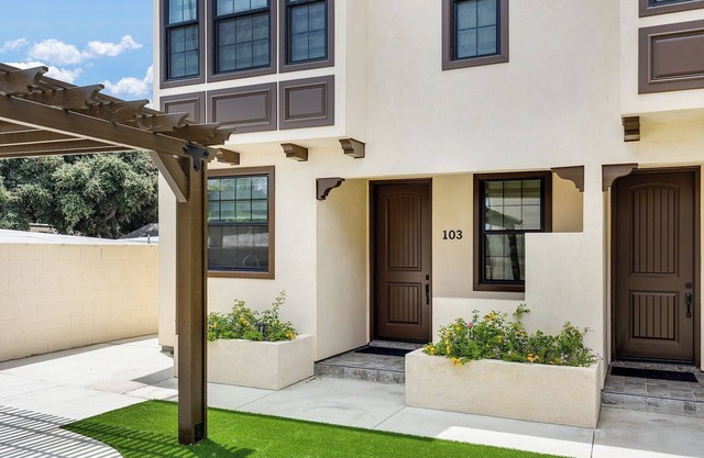Charming 2-bedroom condo with WiFi, AC in beautiful Pasadena