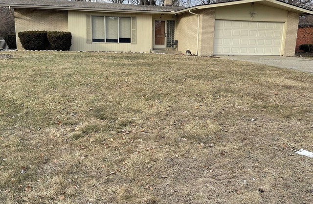 Charming 2-bedroom house with AC, WiFi in vibrant Southfield2car