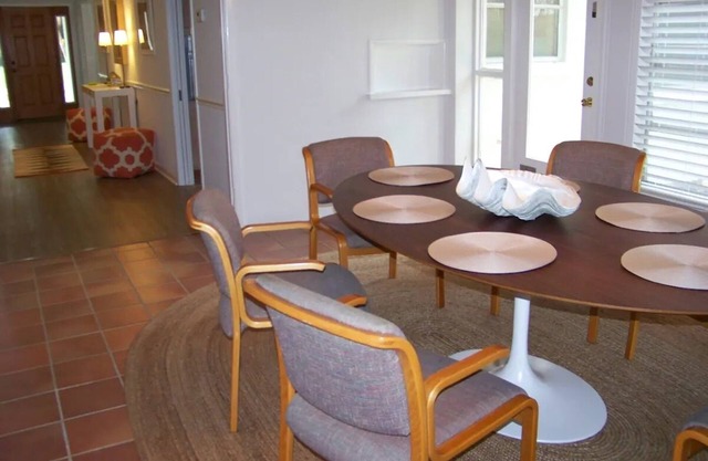 Charming 2-bedroom house with AC, WiFi in peaceful Vero Beach