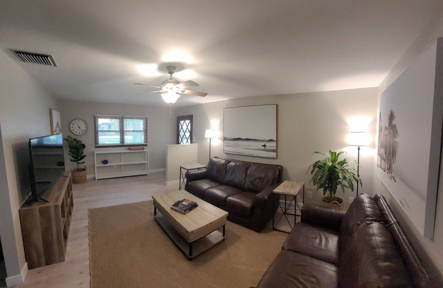 Charming 2-bedroom hideaway with AC and WiFi in lovely Vero Beach