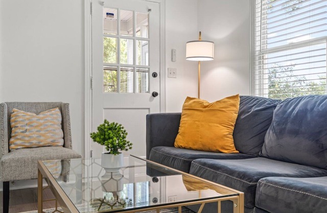 Charming 2-bedroom home 5 minutes from Uptown, South End, and the CLT Airport!