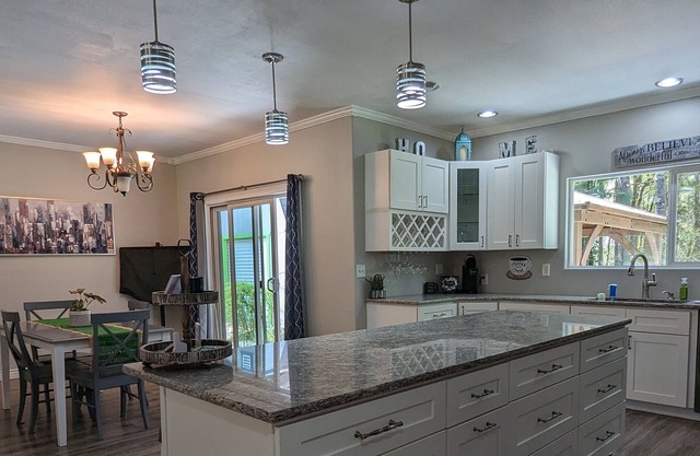 Charming 2-bedroom home with dedicated office, WiFi & air conditioning - Olympia