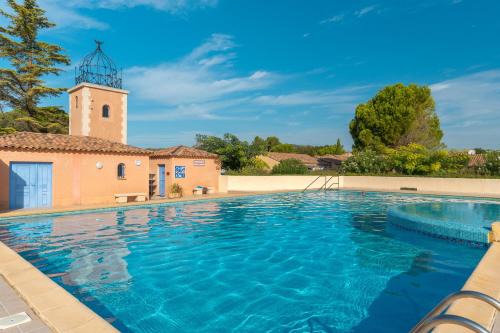 Charming 2 bedroom House With Pool