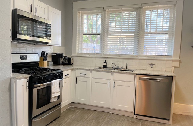 Charming 2-bedroom Lawton home Near Fort Sill and Shopping