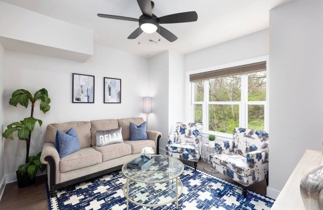 Charming 2-bedroom townhome in lovely Nashville