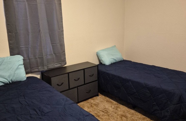 Charming 2-bedroom townhome with WiFi, AC in brilliant Bismarck