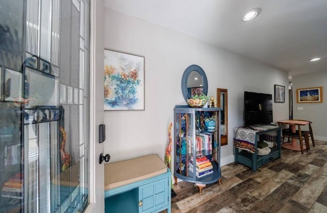 Charming 2-bedroom townhome in Smyrna with WiFi, AC