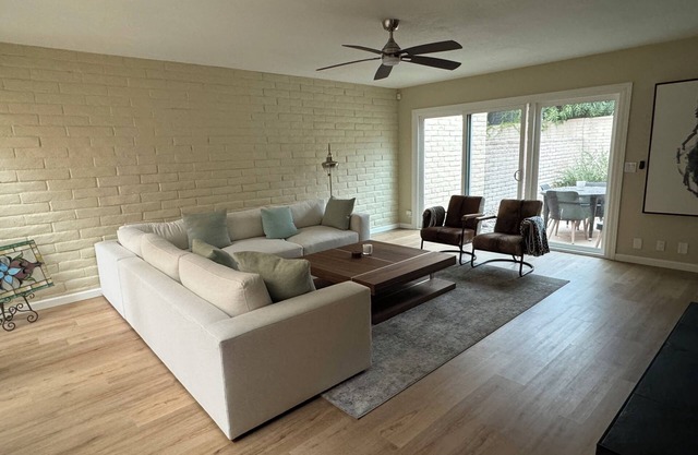Charming 2-bedroom townhome with AC, fitness room in enchanting Tucson