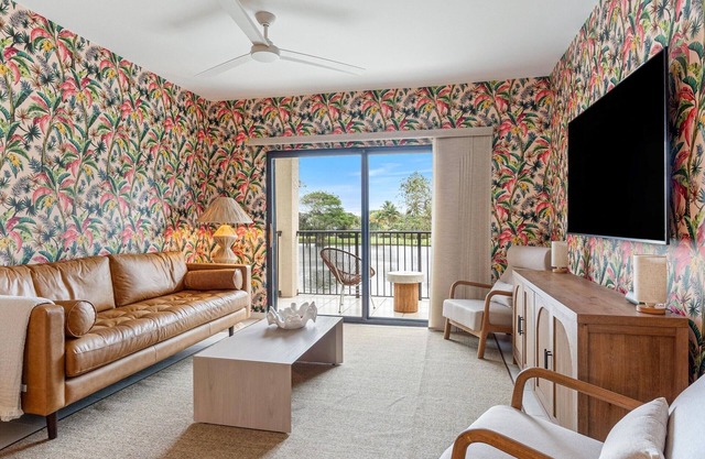 Charming 2-bedroom condo in delightful Delray Beach with AC, WiFi