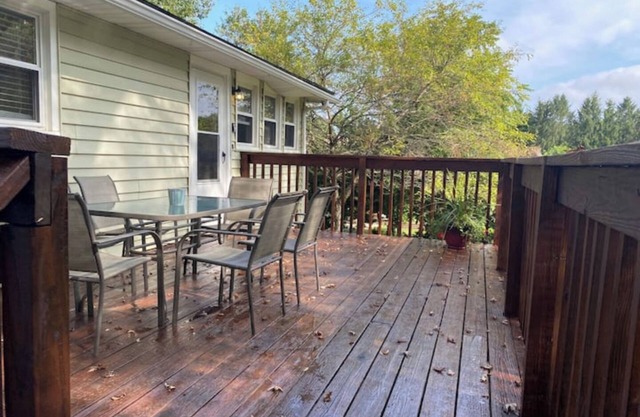 Charming 2-bedroom Bungalow located 5 minutes from New River National Park