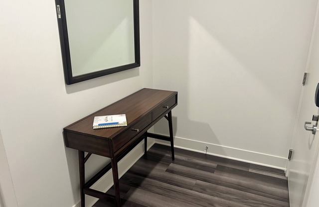 Charming 2-bedroom apartment in Indianapolis with AC, WiFi, fitness room