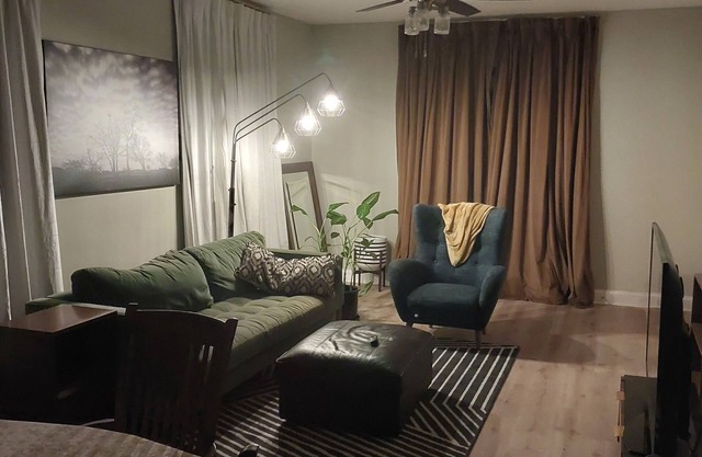 Charming 2-bedroom apartment with AC, WiFi in brilliant Minneapolis