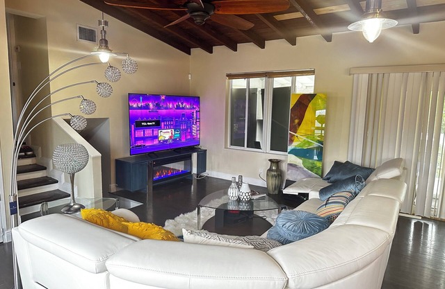 Charming 2-bedroom apartment with AC, WiFi in nice Oakland Park