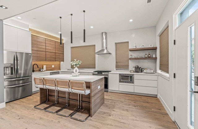Charming 2-bedroom condo in delightful Philadelphia with WiFi, AC