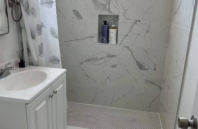 Charming 2-bedroom apartment with AC, WiFi in tranquil San Gabriel