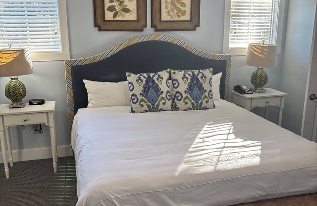 Charming 2-bedroom condo in marvelous Williamsburg with WiFi, fitness room