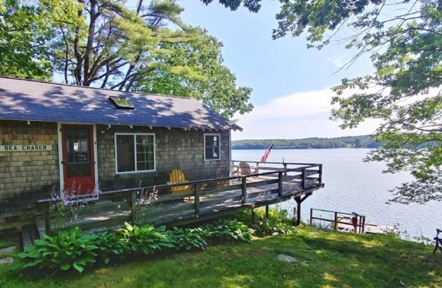 Charming 2 Bedroom Waterfront Cottage with Expansive Views of New Meadows