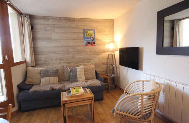 Charming 2-Room Apartment Near Slopes & Shops in Vallandry, Sleeps 5