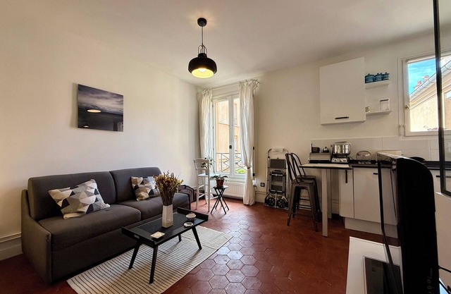 CHARMING 2-ROOM APARTMENT NEAR PERE LACHAISE
