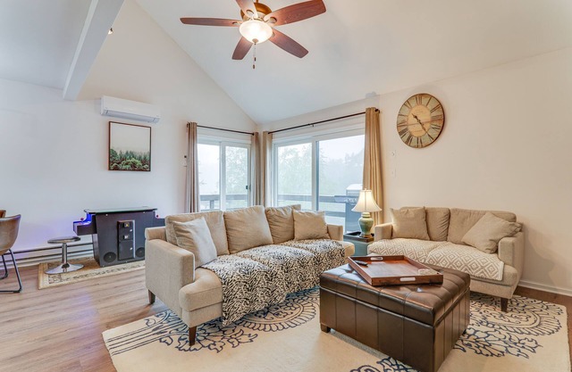 Charming 2021 renovated townhouse, great location!