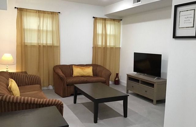 Charming 2B/2B Nr Temple &The Met/with Parking
