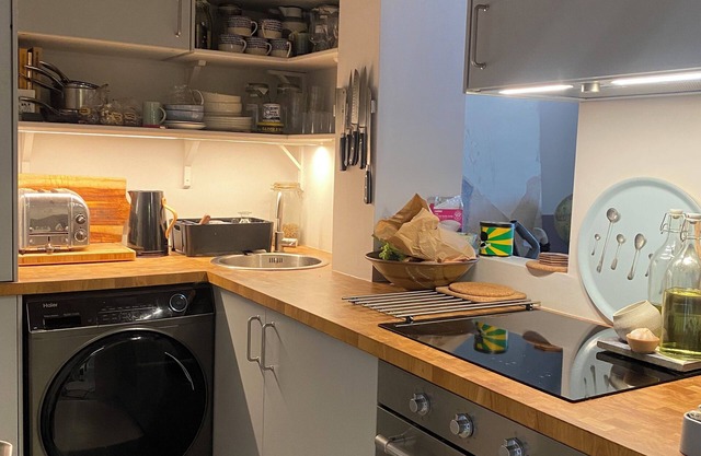 Charming 2BD Hideaway - Caledonian Road, Camden!