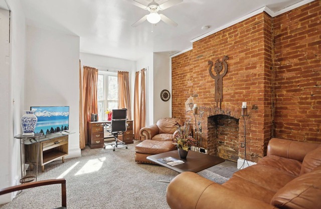 Charming 2BR/1Bath Townhouse in Prime DC Location!