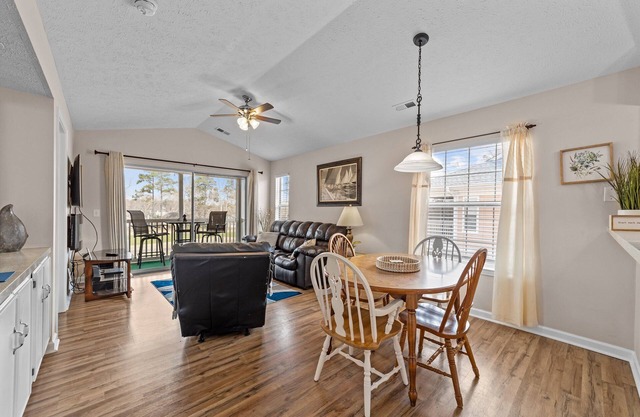 "Charming 2Br/2Ba condo with pools and tennis in gated community!"