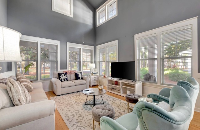 Charming 2BR/2BA + Golf Cart, Wrap-Around Porch, Sandestin!