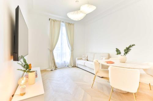 Charming 2BR - 6P - Eiffel Tower