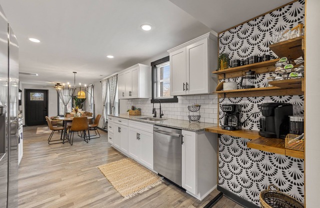 Charming 2br Home w/Outdoor Dining & Fenced Yard