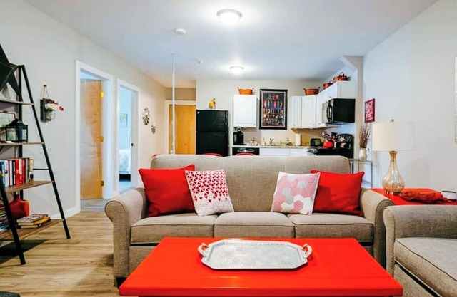Charming 2BR In-Town Stay Near SUNY Delhi | Cool, Comfy & Walkable Fun