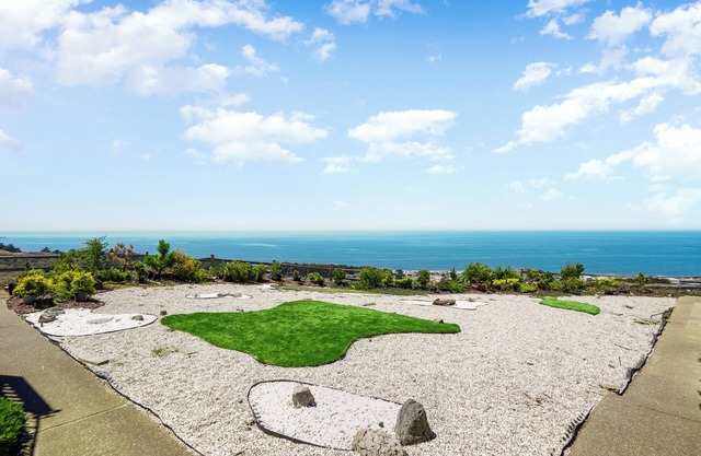 Charming 2BR Ocean Getaway in Pacifica
