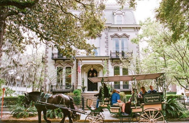 Charming 2BR Retreat I Forsyth Park Location I Walk Downtown