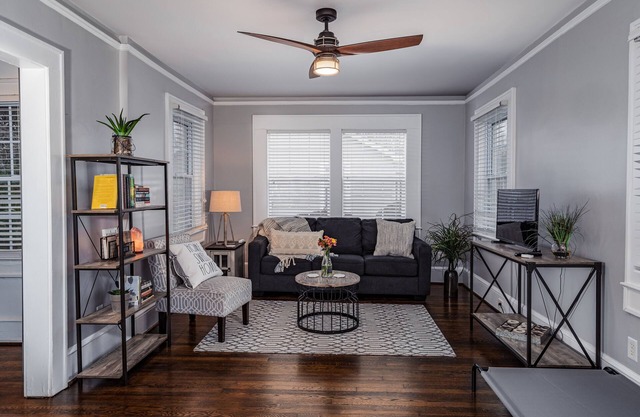 Charming 2BR with Fireplace, Pets, Close to Furman