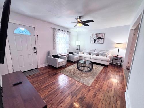 Charming 3 BDRM in Charlotte - 1 mile to Uptown