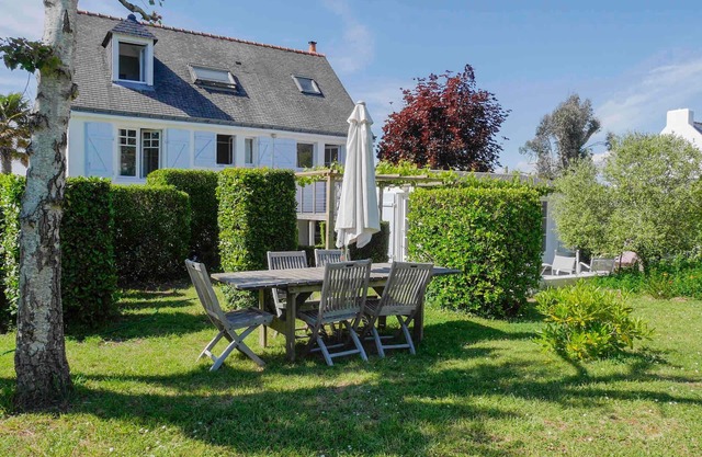Charming 3-Bed Home in Le Palais: Garden, Terrace, Near Shops & Beach