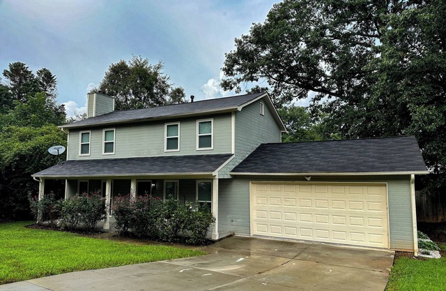 Charming 3-bedroom house with WiFi, AC in cozy Stone Mountain