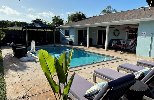 Charming 3-bedroom house with heated pool in peaceful Boynton Beach/near Delray