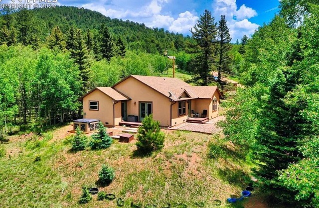 Charming 3-bedroom house with hot tub and WiFi in awesome Cripple Creek