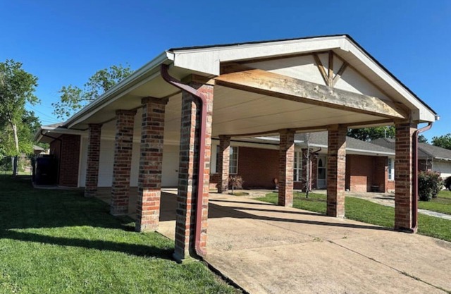 Charming 3-bedroom house with AC and WiFi in Oklahoma City