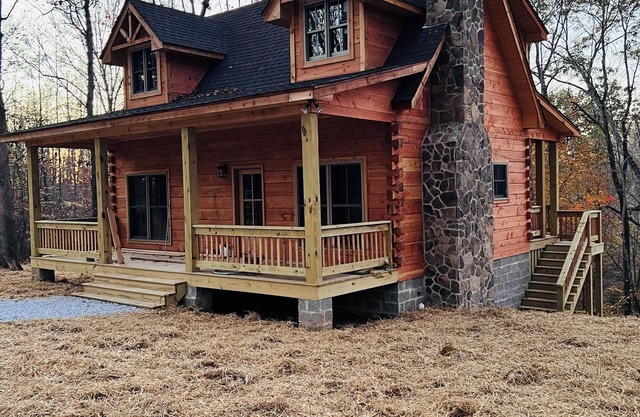 Charming 3-bedroom cabin with WiFi, in Tullahoma out at Tim’s Ford Lake.