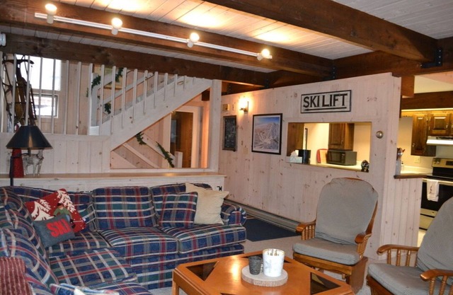 Charming 3-bedroom condo in Bromley Village.