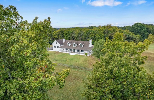 Charming 3 bedroom farmhouse with room to roam in delightful Lebanon
