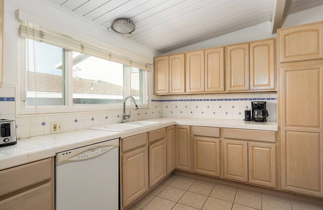 Charming 3-bedroom house in pleasant El Segundo with AC, WiFi, in-unit W/D