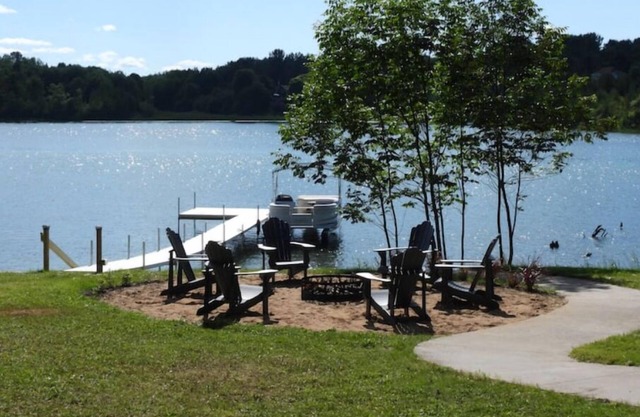 Charming 3-bedroom home on the Cheboygan River w/Boat Dock and Kayaks